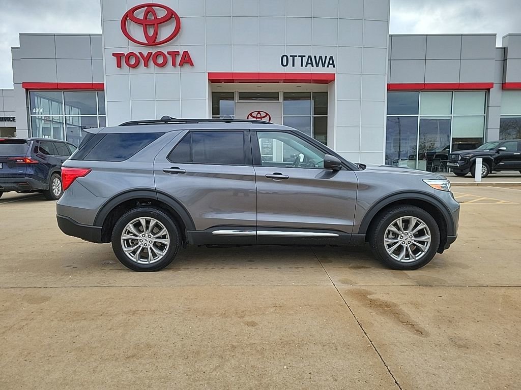 Used 2023 Ford Explorer XLT w/ Equipment Group 202A image 4