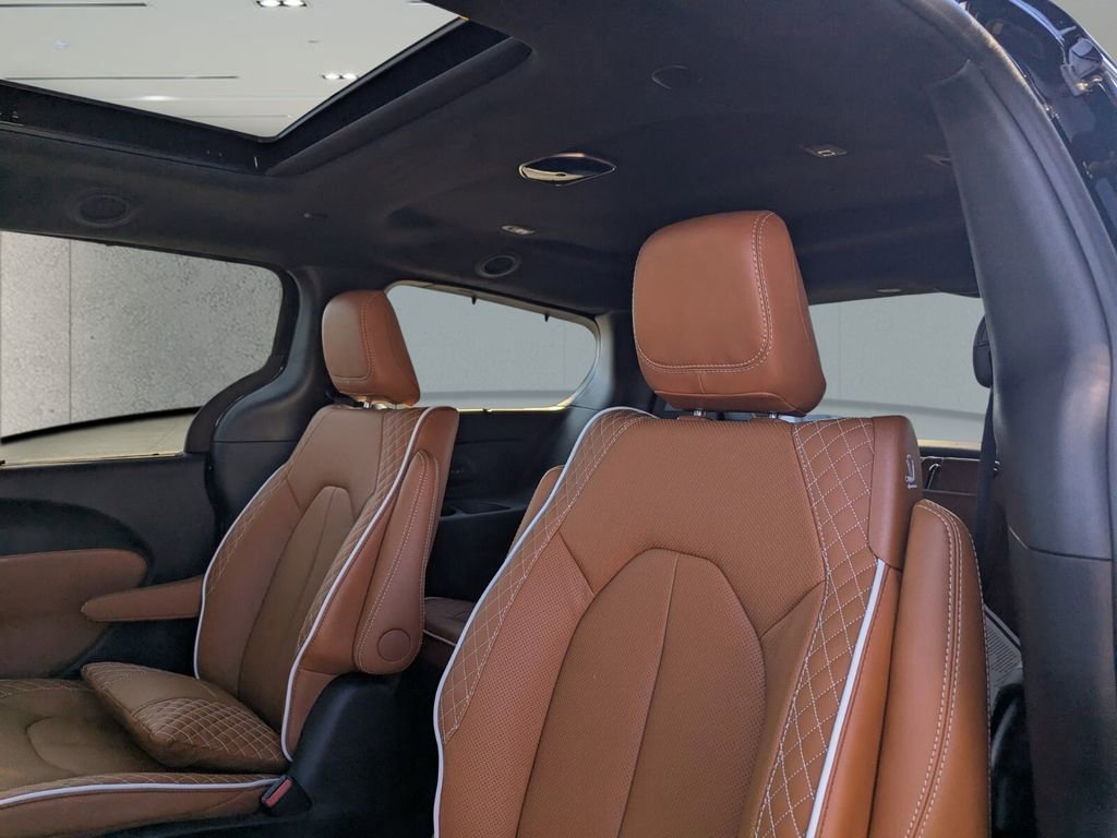 New 2026 Chrysler Pacifica Pinnacle w/ Trailer Tow Group image 8