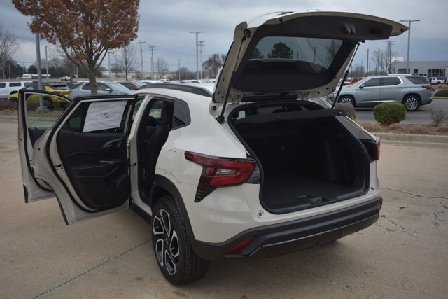 New 2026 Chevrolet Trax RS w/ Sunroof Package image 17