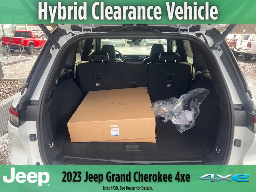 New 2023 Jeep Grand Cherokee Trailhawk image 13