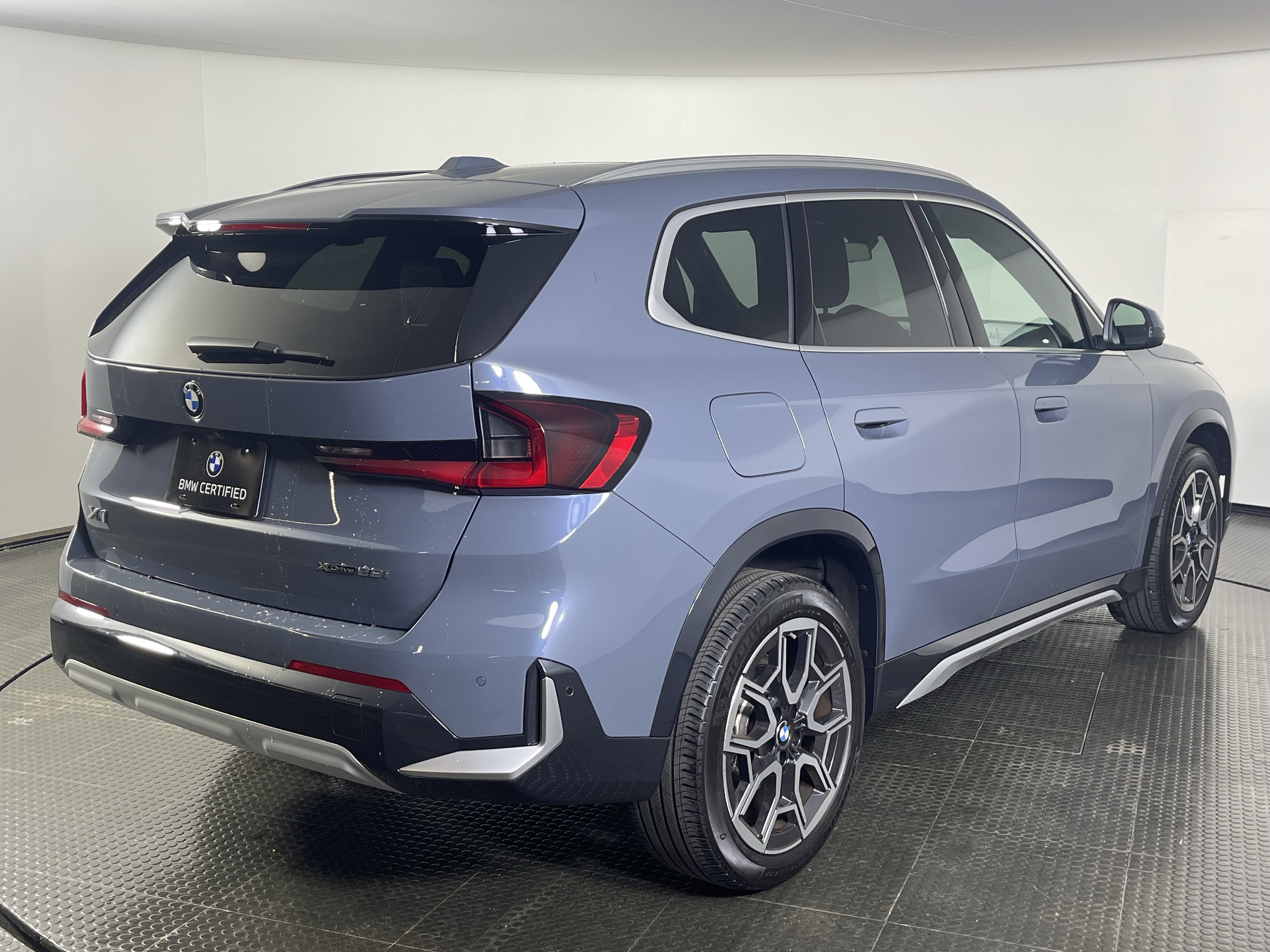 Used 2025 BMW X1 xDrive28i w/ Premium Package AWD/4WD image 5
