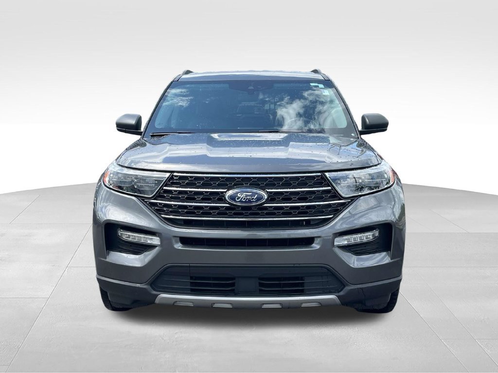 Used 2023 Ford Explorer XLT w/ Equipment Group 202A AWD/4WD image 2
