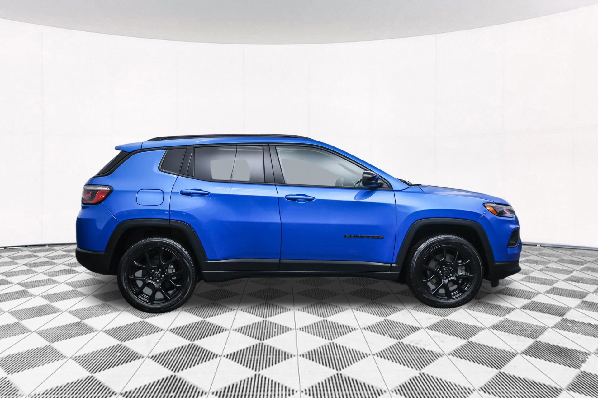 Used 2025 Jeep Compass Latitude w/ Altitude Special Edition image 18