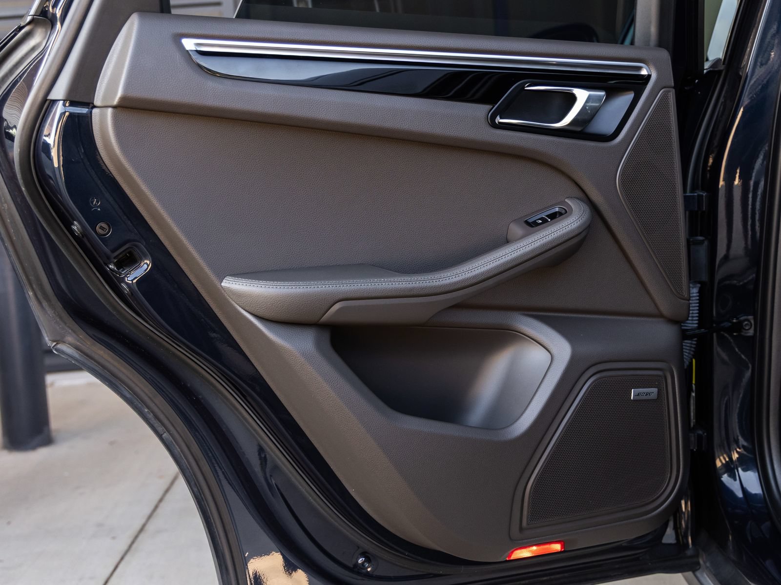 Certified 2021 Porsche Macan AWD/4WD image 29