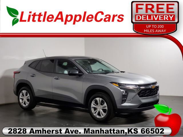 Used 2024 Chevrolet Trax LS w/ Driver Confidence Package image 1