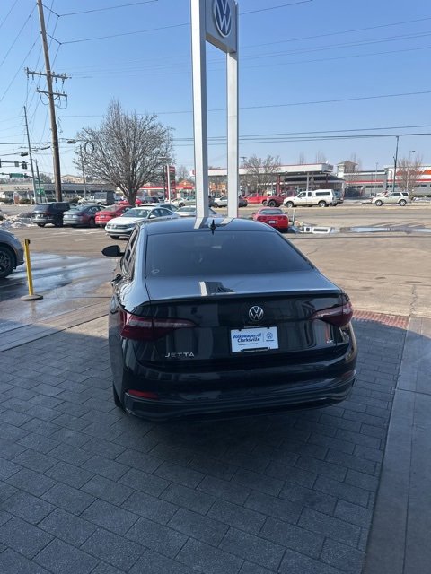 Certified 2024 Volkswagen Jetta SE w/ Panoramic Sunroof Package image 12