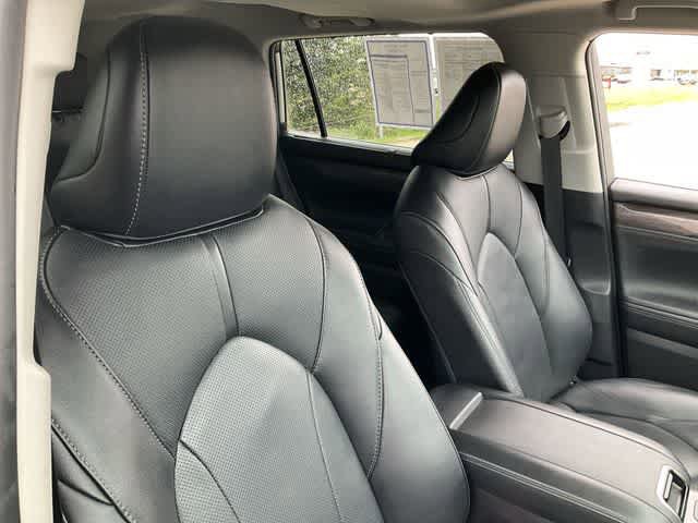 Used 2024 Toyota Highlander Limited AWD/4WD image 18