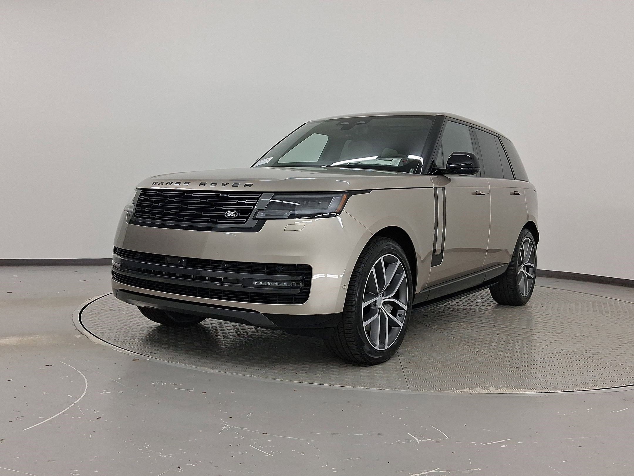 New 2025 Land Rover Range Rover SE image 1