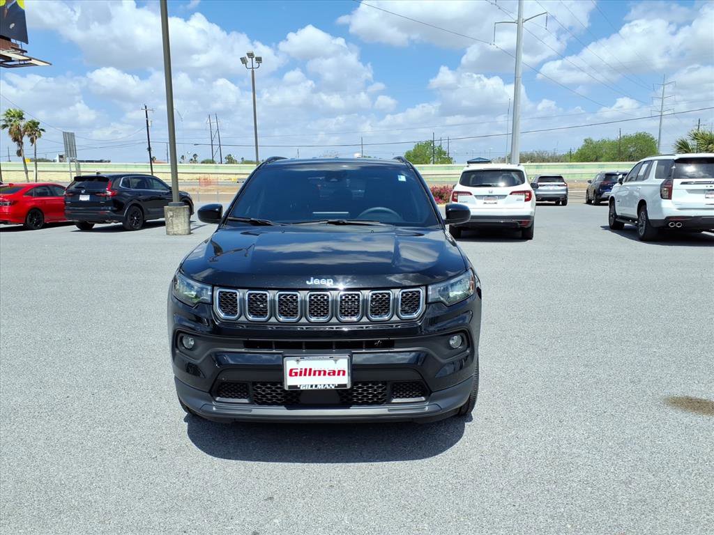 Used 2023 Jeep Compass Latitude image 3