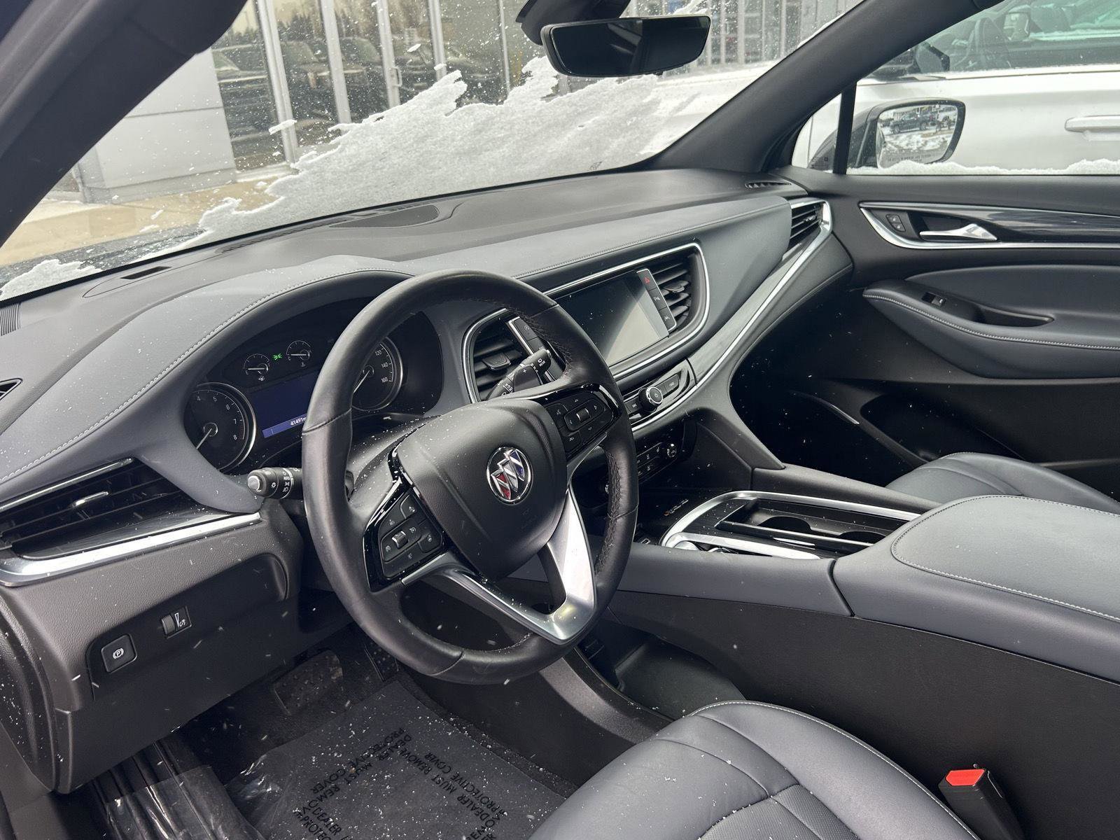 Used 2022 Buick Enclave Essence image 8