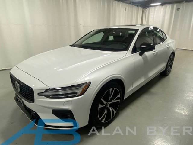 Used 2025 Volvo S60 B5 Core AWD/4WD image 1