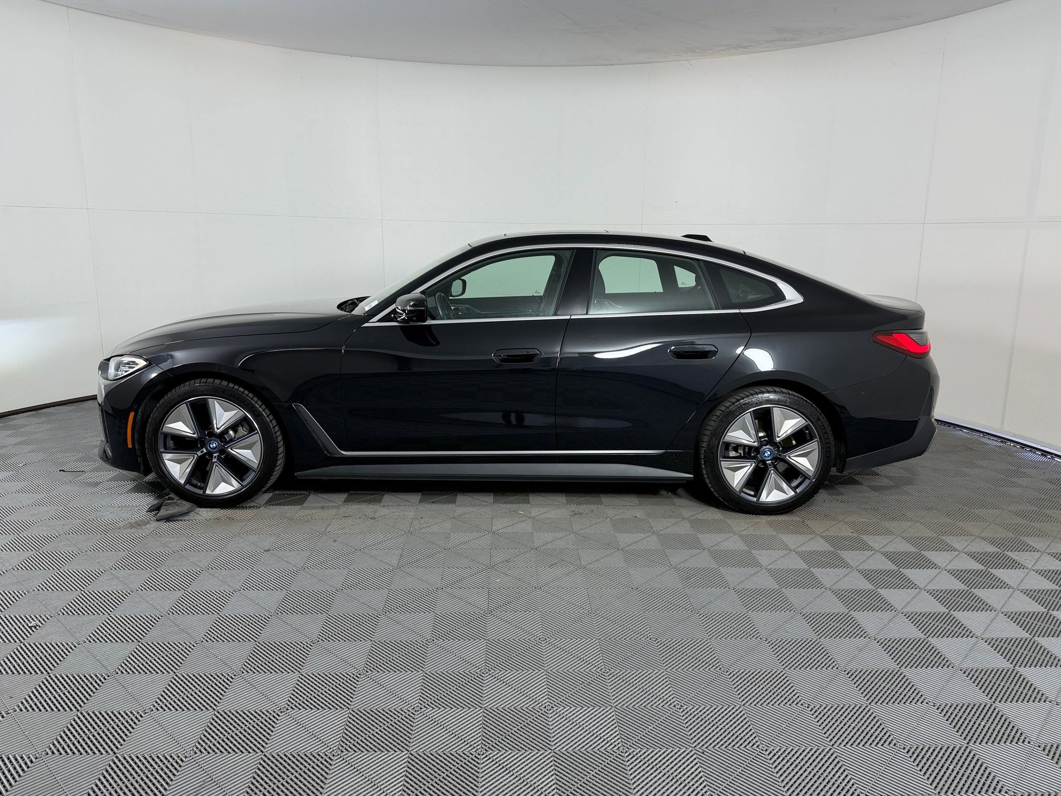 Used 2023 BMW i4 eDrive35 w/ Premium Package image 2