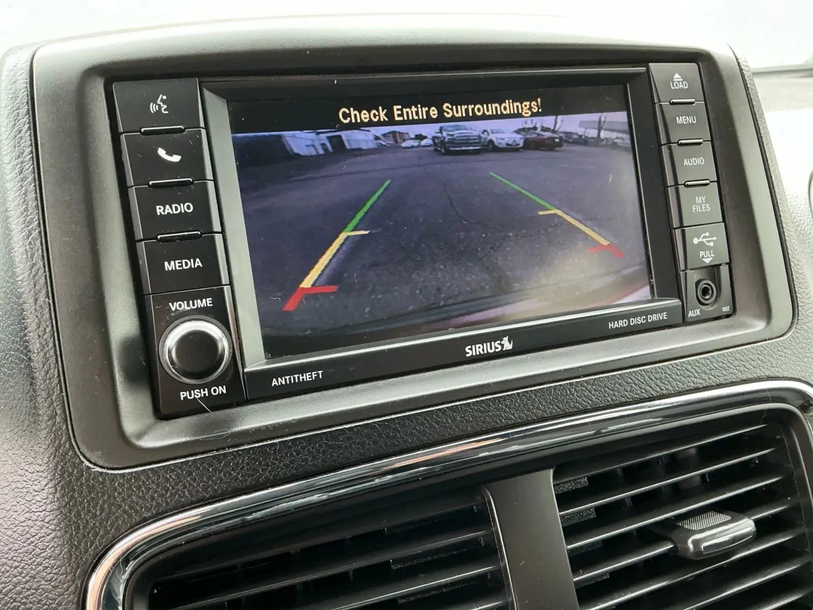 Used 2018 Dodge Grand Caravan SE image 31