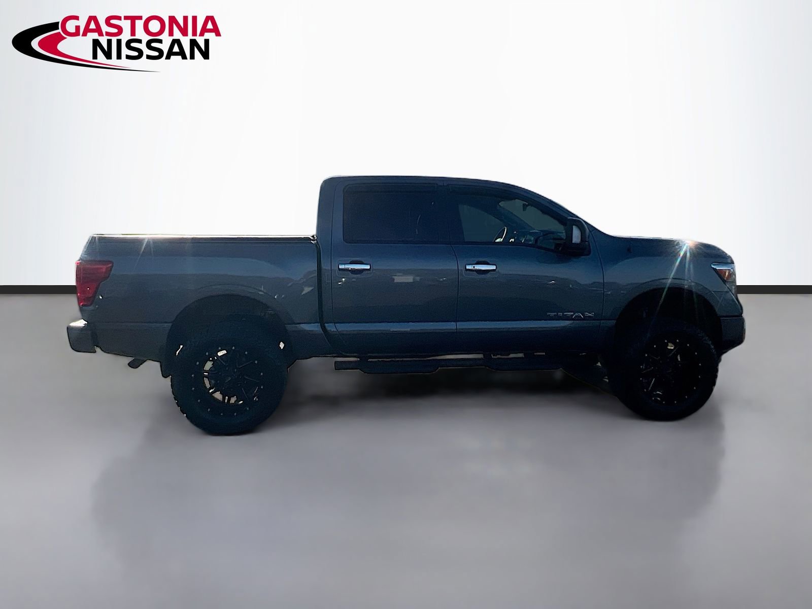 Used 2021 Nissan Titan SV w/ SV Convenience Package image 10