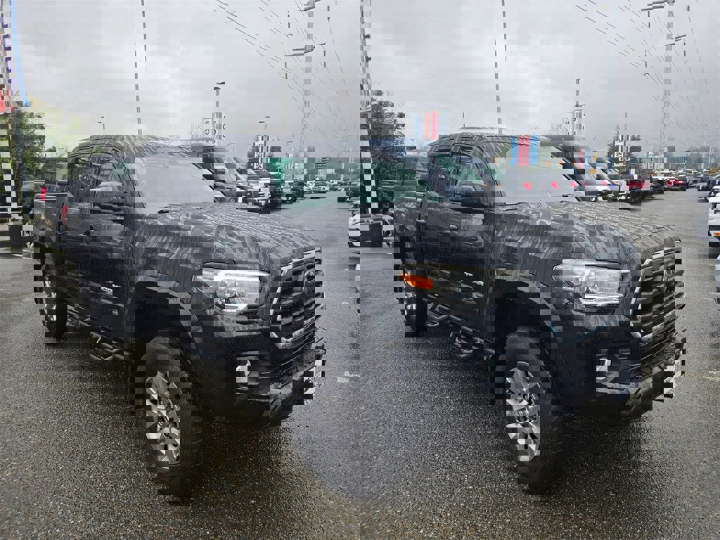 Used 2018 Toyota Tacoma 4x4 Double Cab image 3