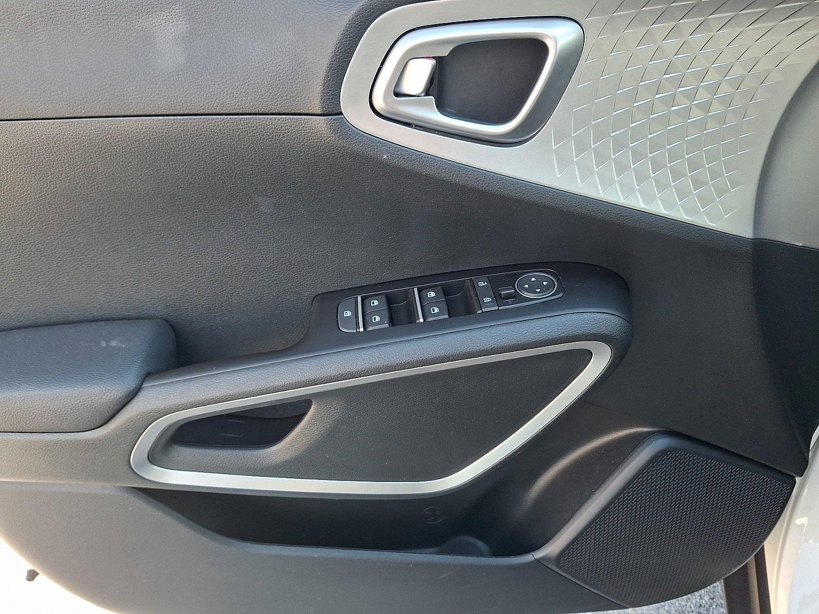 Certified 2025 Kia Soul LX w/ LX Technology Package FWD image 12
