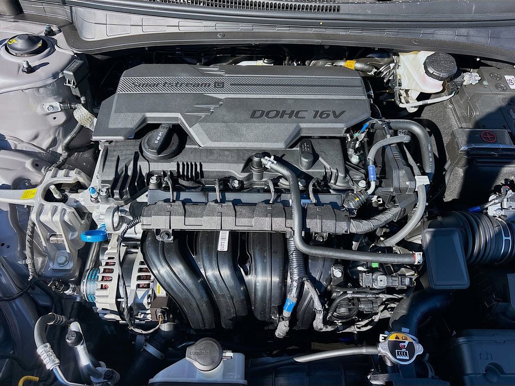 New 2025 Hyundai Elantra Limited w/ Cargo Package image 31