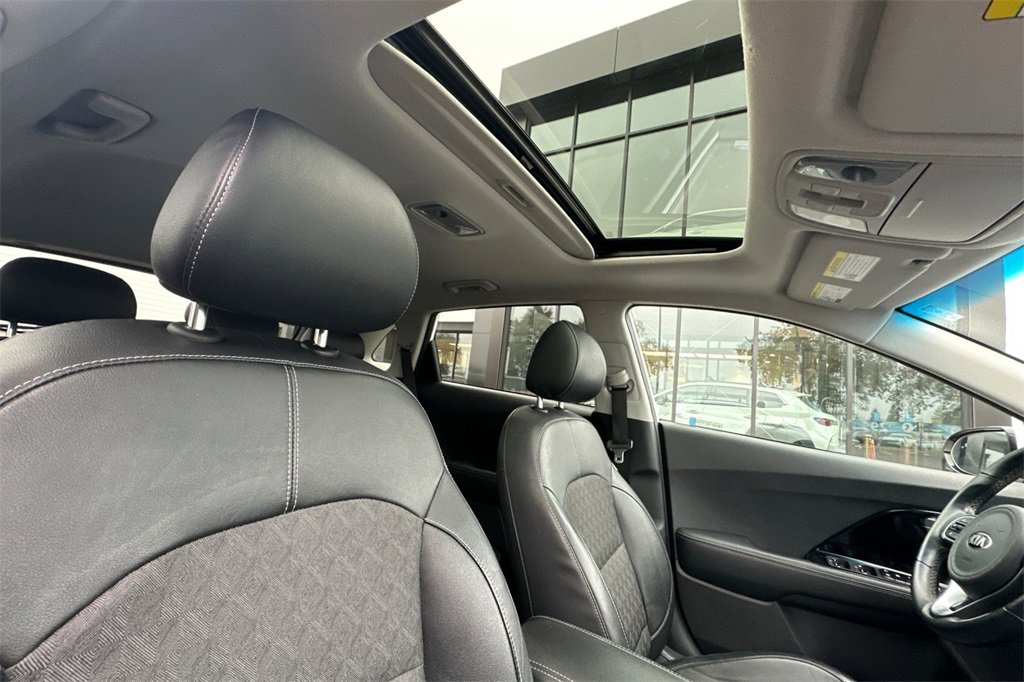 Used 2021 Kia Niro Touring image 20