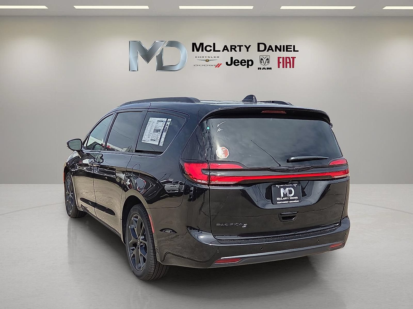 New 2026 Chrysler Pacifica Select w/ S Appearance Package FWD image 4