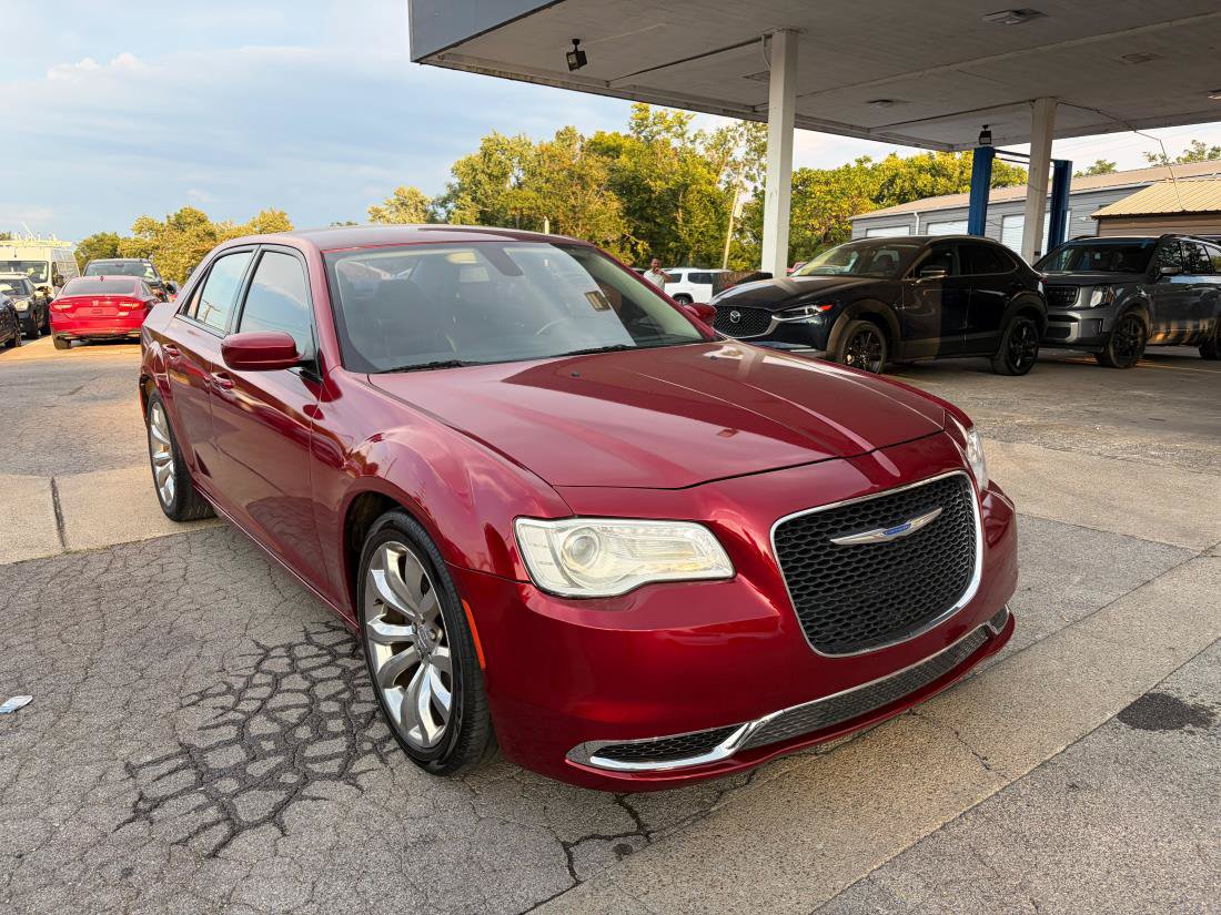 Used 2018 Chrysler 300 Touring L RWD image 3