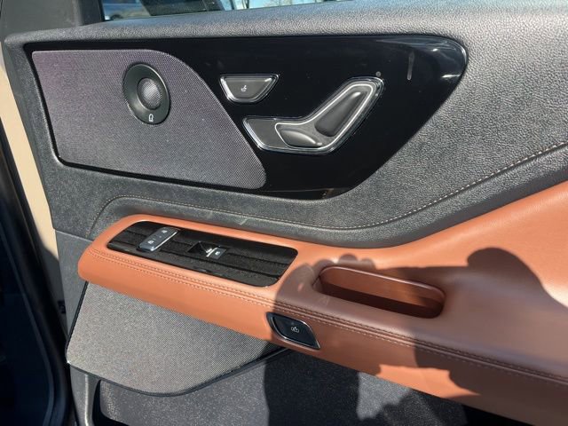 Used 2026 Lincoln Aviator Reserve image 23