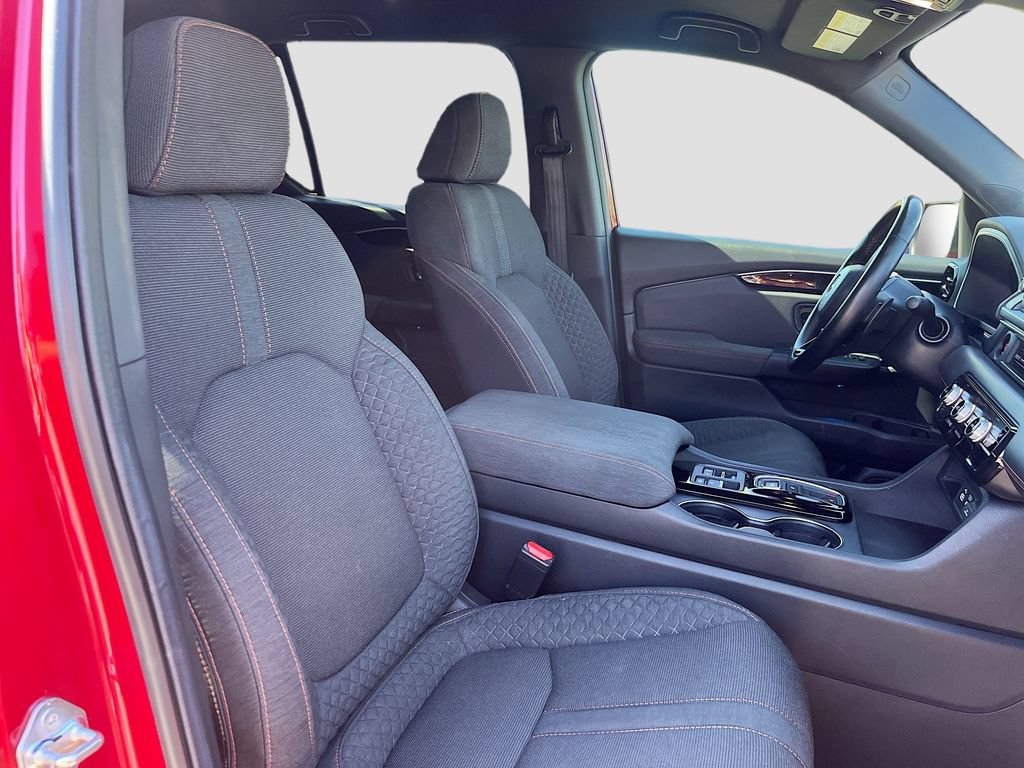 Used 2025 Honda Pilot Sport image 28