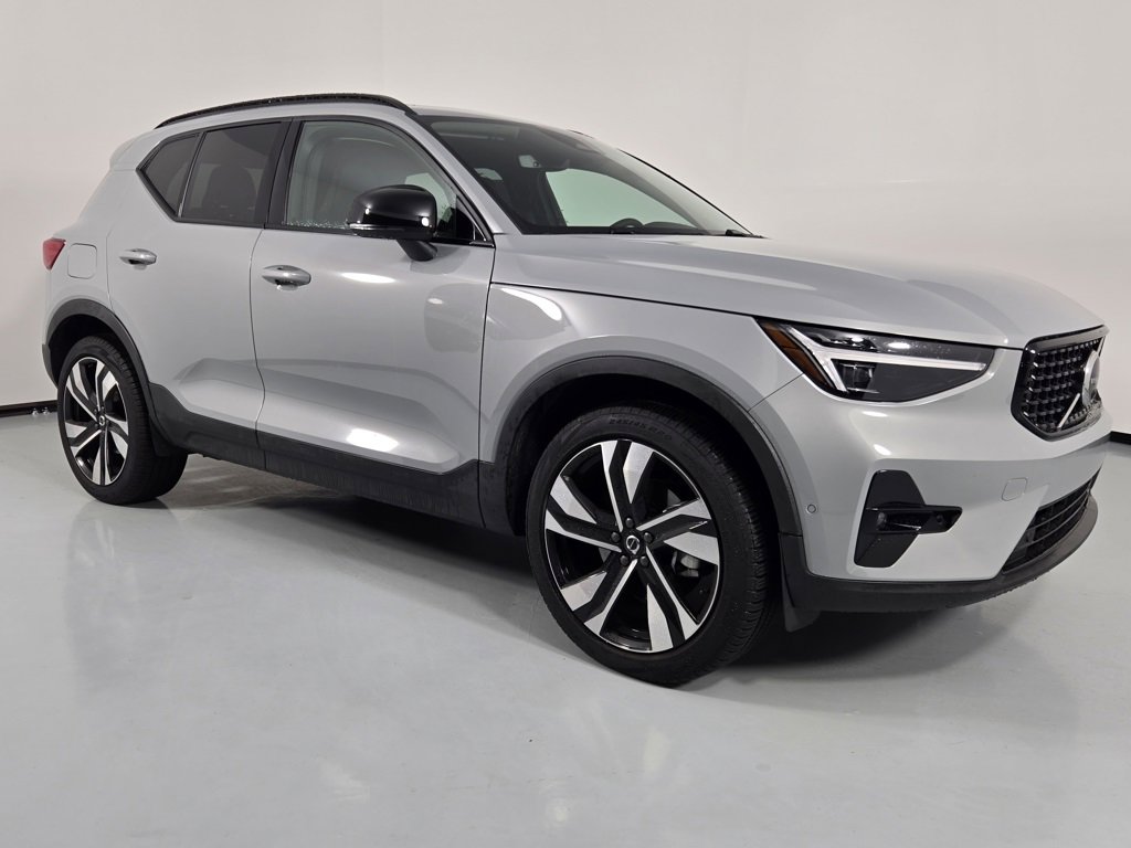 Used 2024 Volvo XC40 B5 Ultimate w/ Climate Package image 7