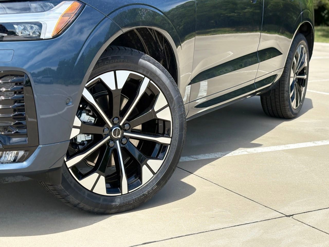 New 2026 Volvo XC60 B5 Plus AWD/4WD image 8
