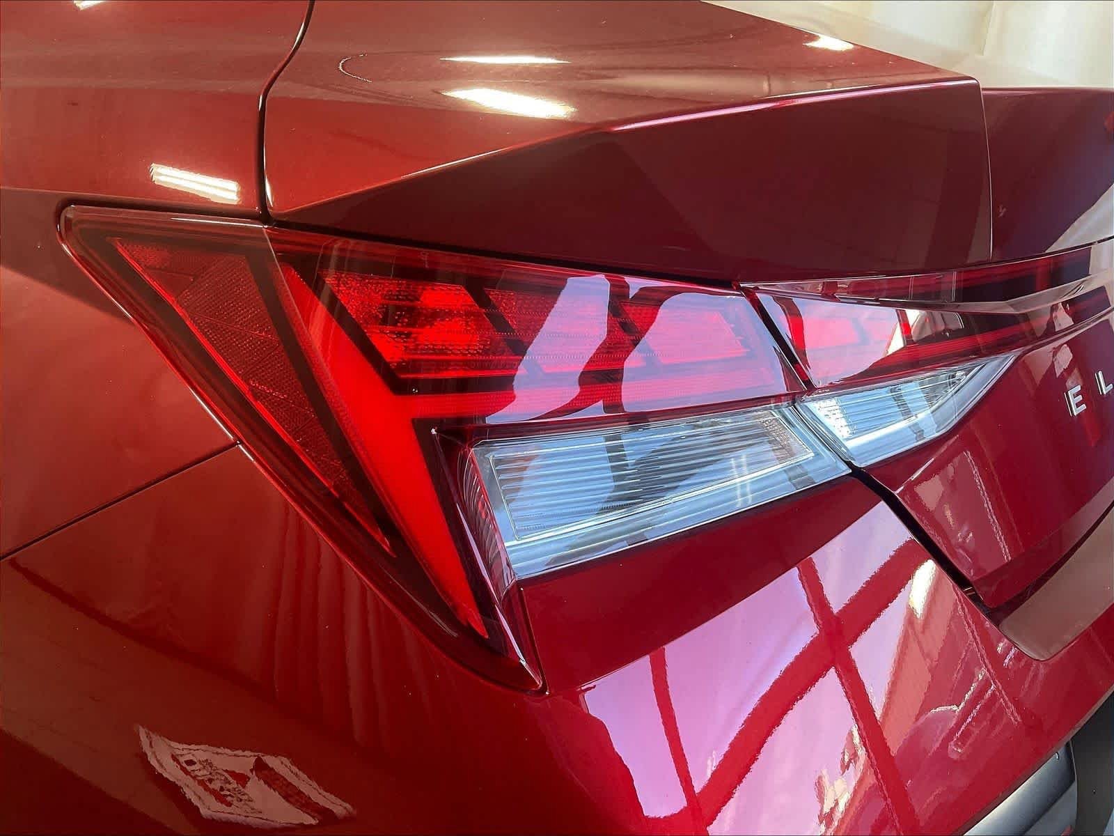 Certified 2025 Hyundai Elantra Limited FWD image 53