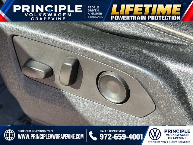 Used 2023 Chevrolet Suburban Premier AWD/4WD image 13