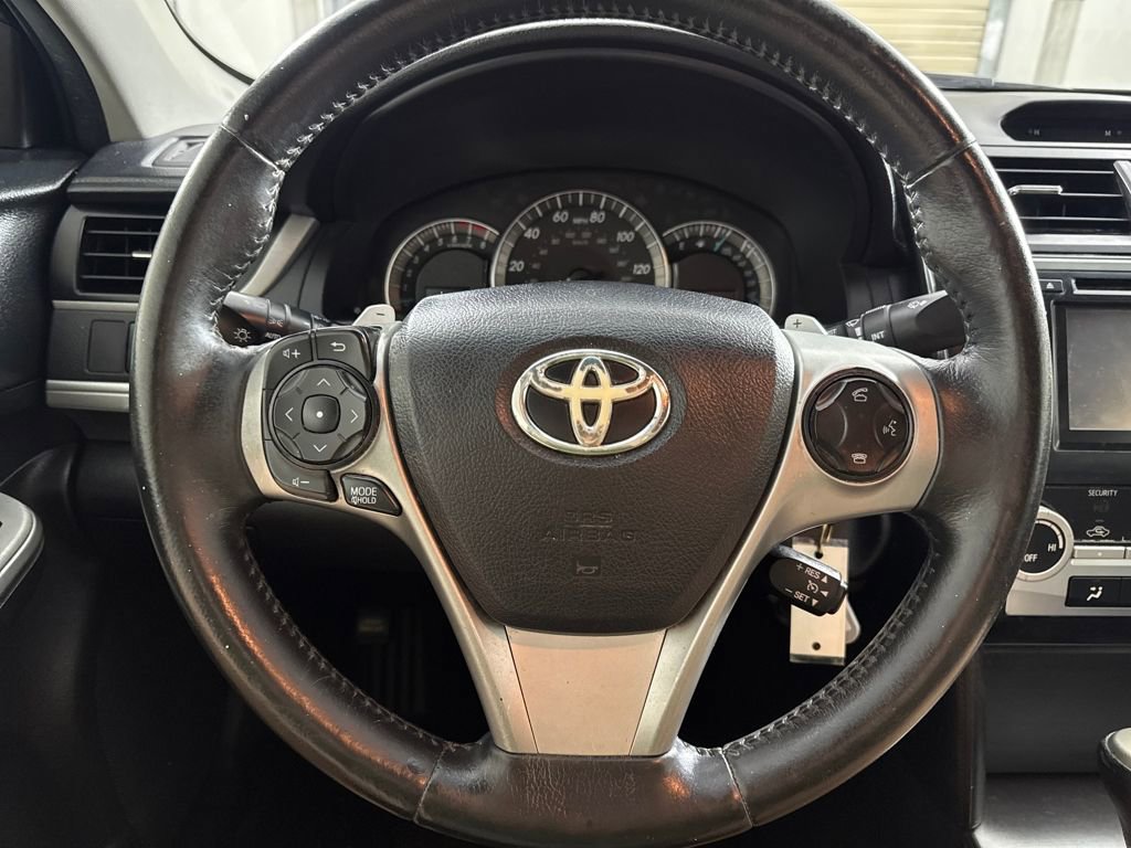 Used 2014 Toyota Camry L image 12