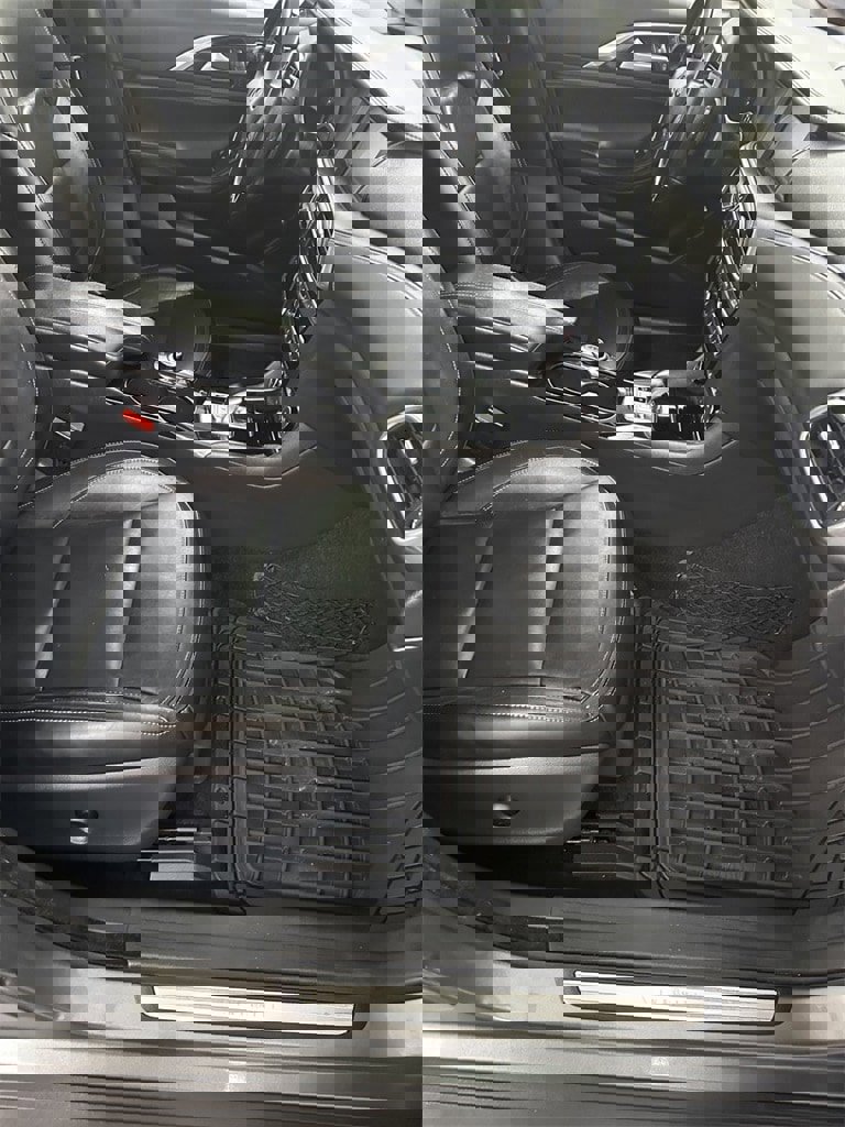 Used 2017 INFINITI QX30 Premium w/ Navigation Package image 40