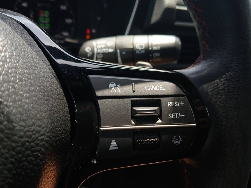 Used 2025 Honda Pilot Black Edition image 17