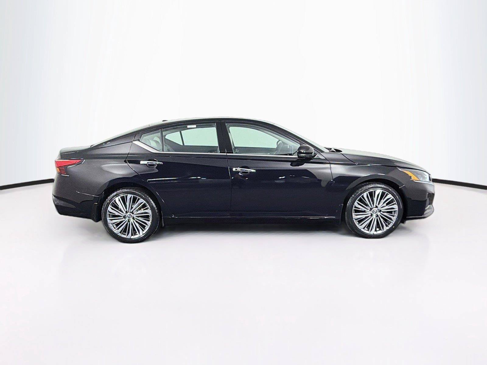 Used 2023 Nissan Altima 2.5 SL AWD/4WD image 12