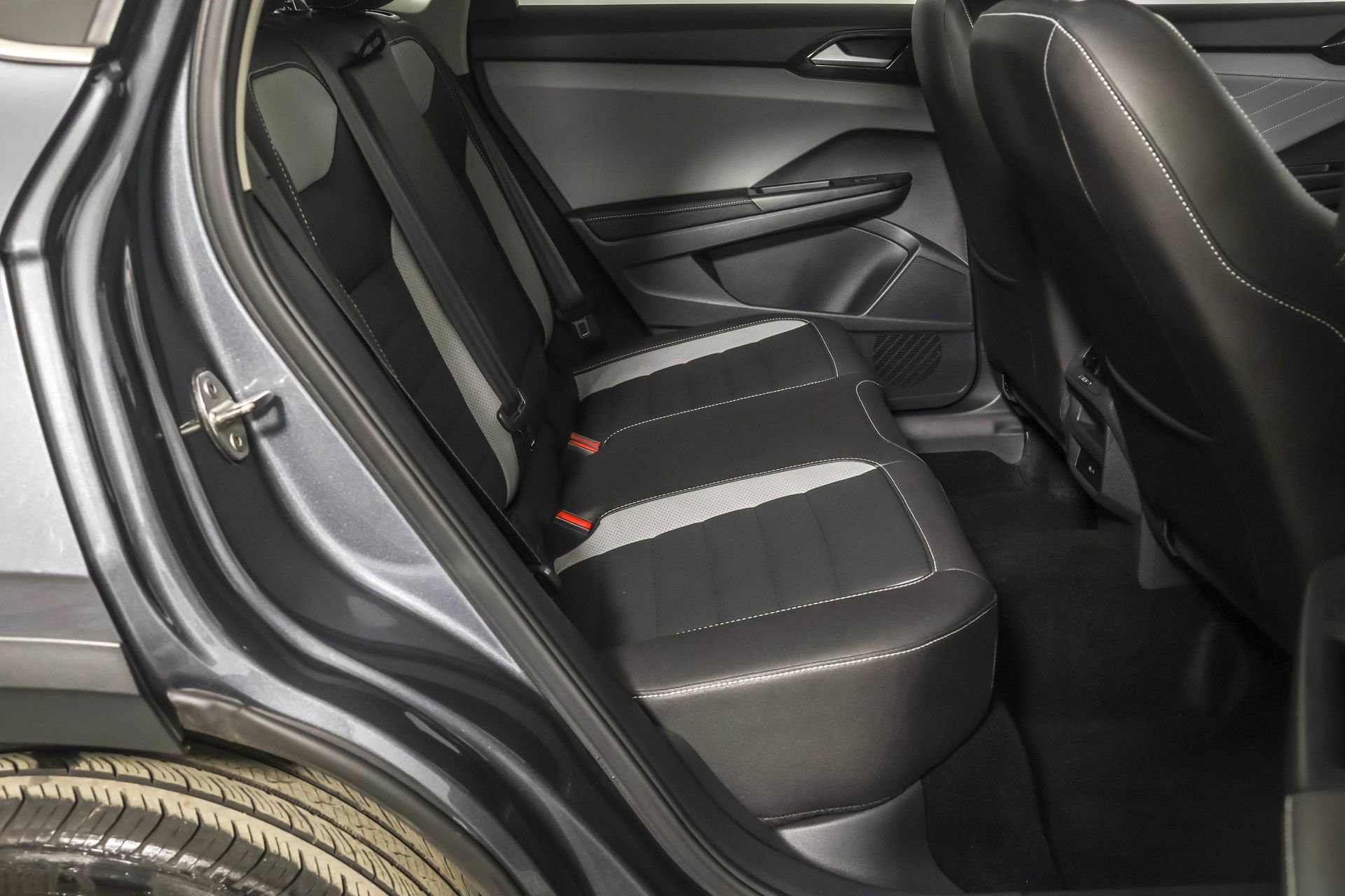 Used 2024 Volkswagen Taos SEL image 42