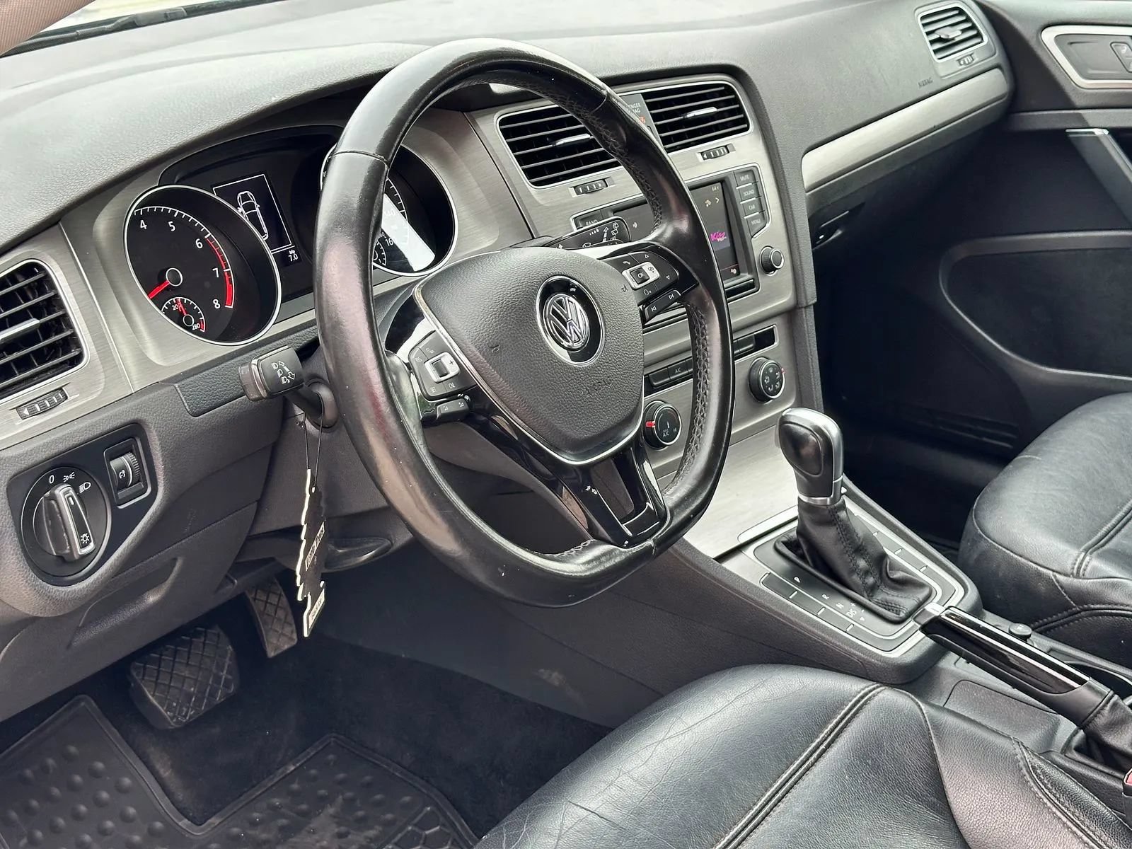 Used 2016 Volkswagen Golf S FWD image 10