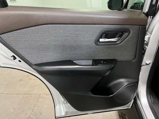 Used 2023 Nissan Rogue SV AWD/4WD image 16