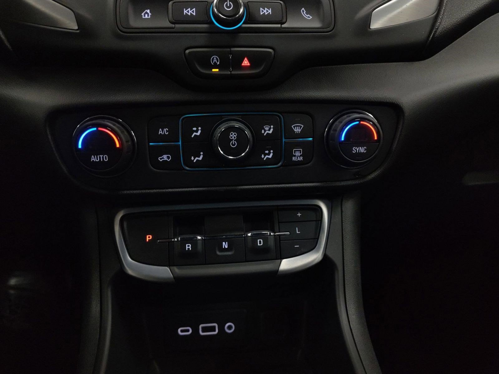 Used 2022 GMC Terrain SLE w/ Driver Convenience Package image 13