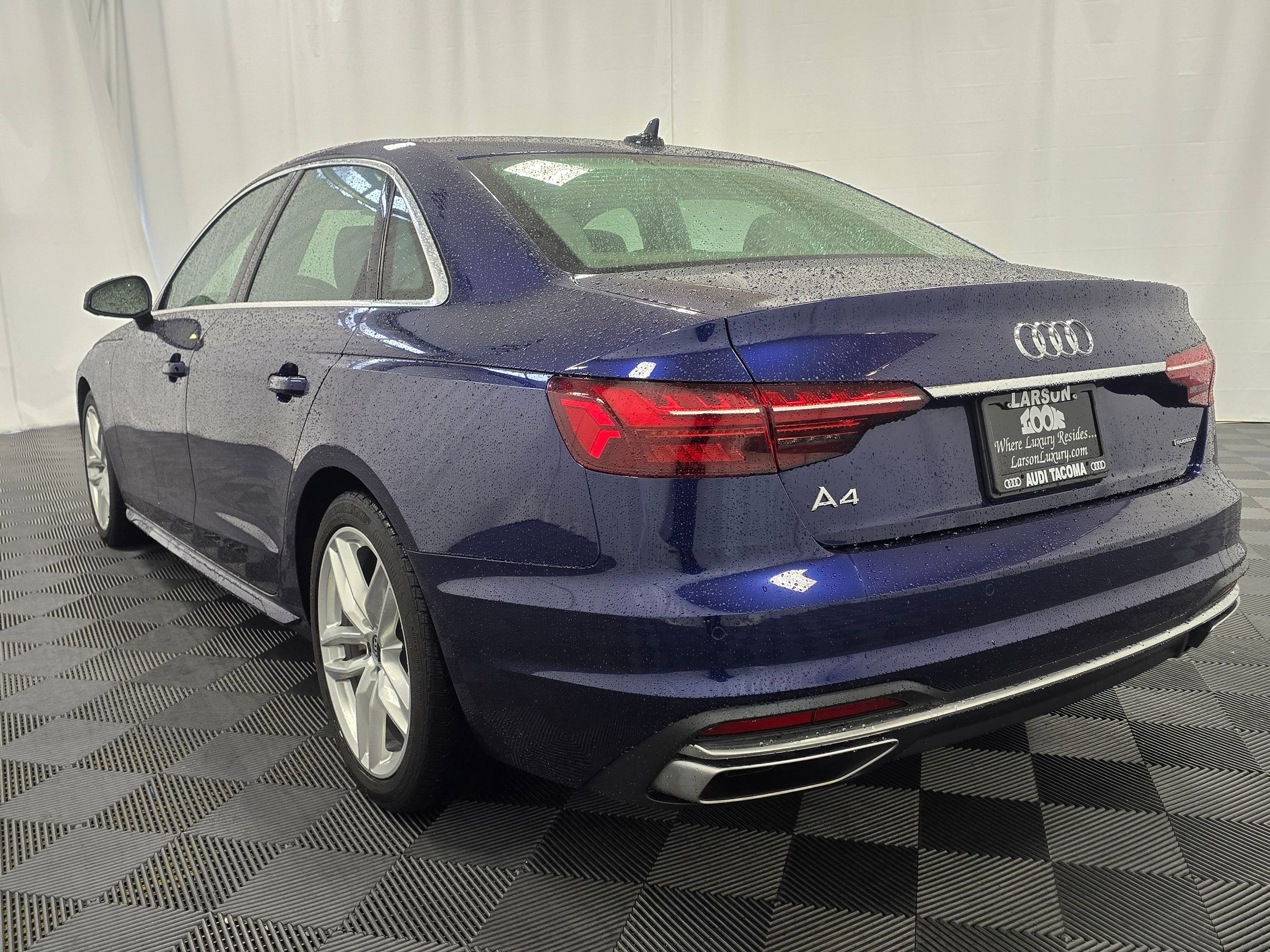 Used 2022 Audi A4 2.0T Premium Plus w/ Premium Plus Package image 4