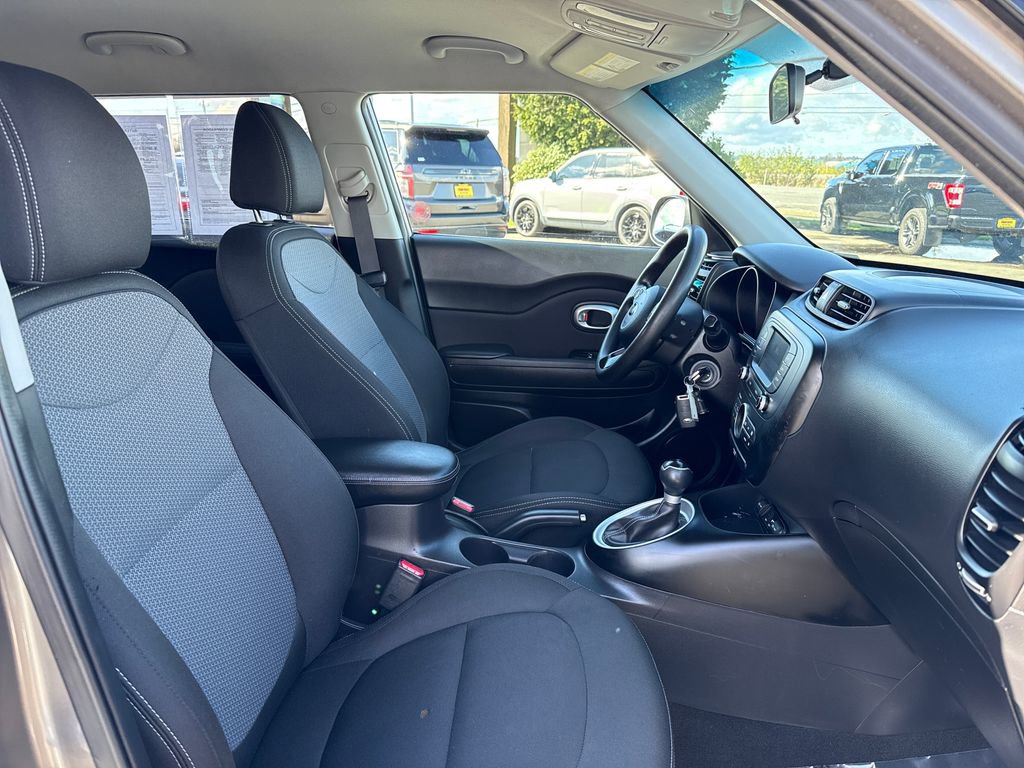 Used 2017 Kia Soul + image 13