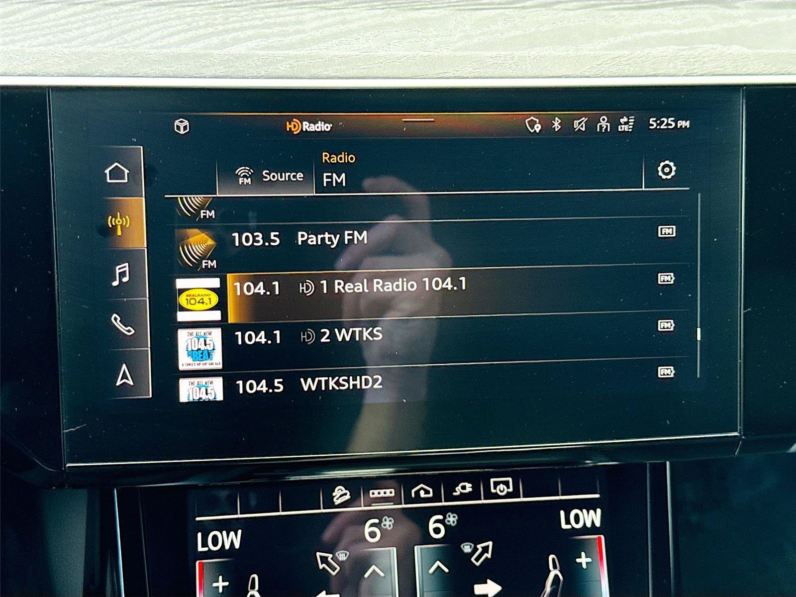 Used 2024 Audi Q8 e-tron Premium Plus w/ Premium Plus Package AWD/4WD image 15