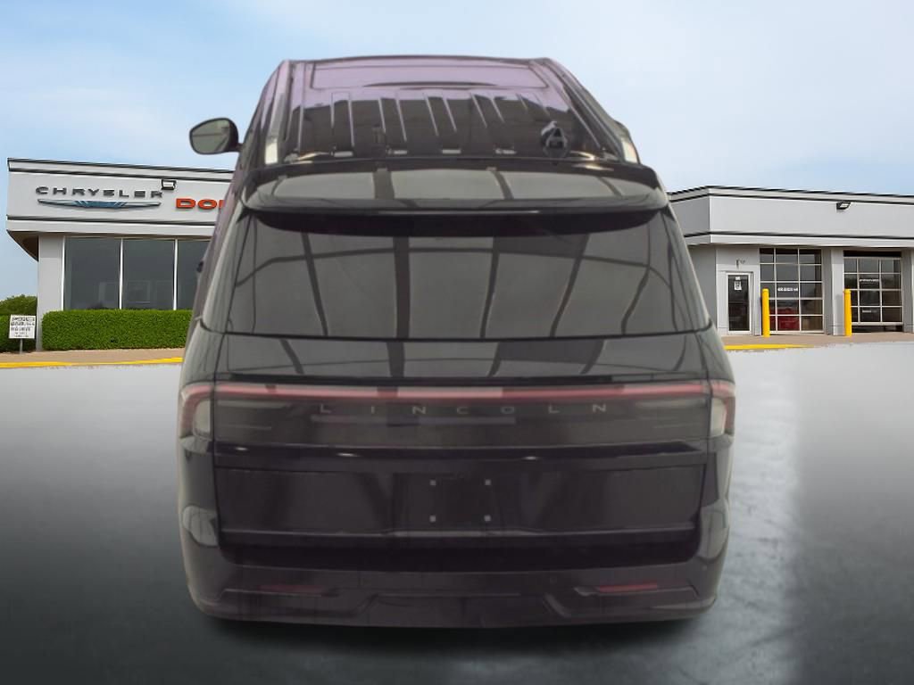 Used 2025 Lincoln Navigator L Reserve AWD/4WD image 6