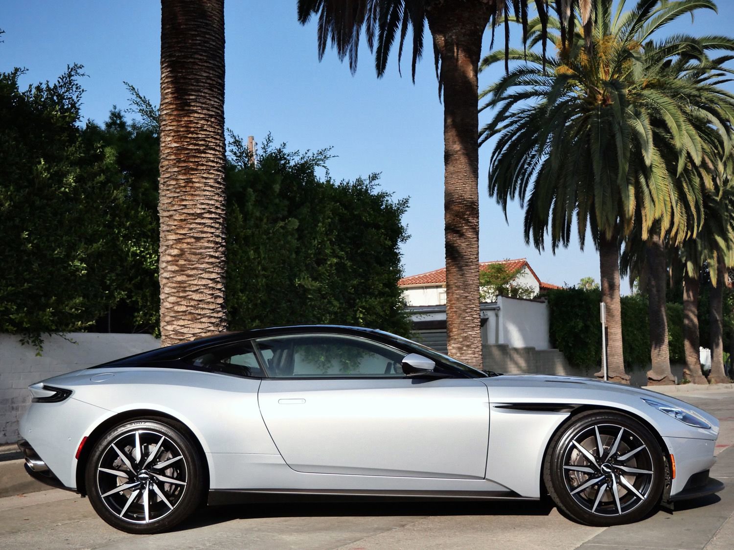 Used 2018 Aston Martin DB11 V12 image 17