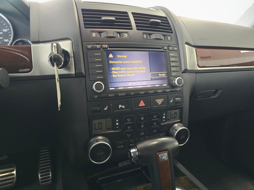 Used 2004 Volkswagen Touareg V8 AWD/4WD image 26