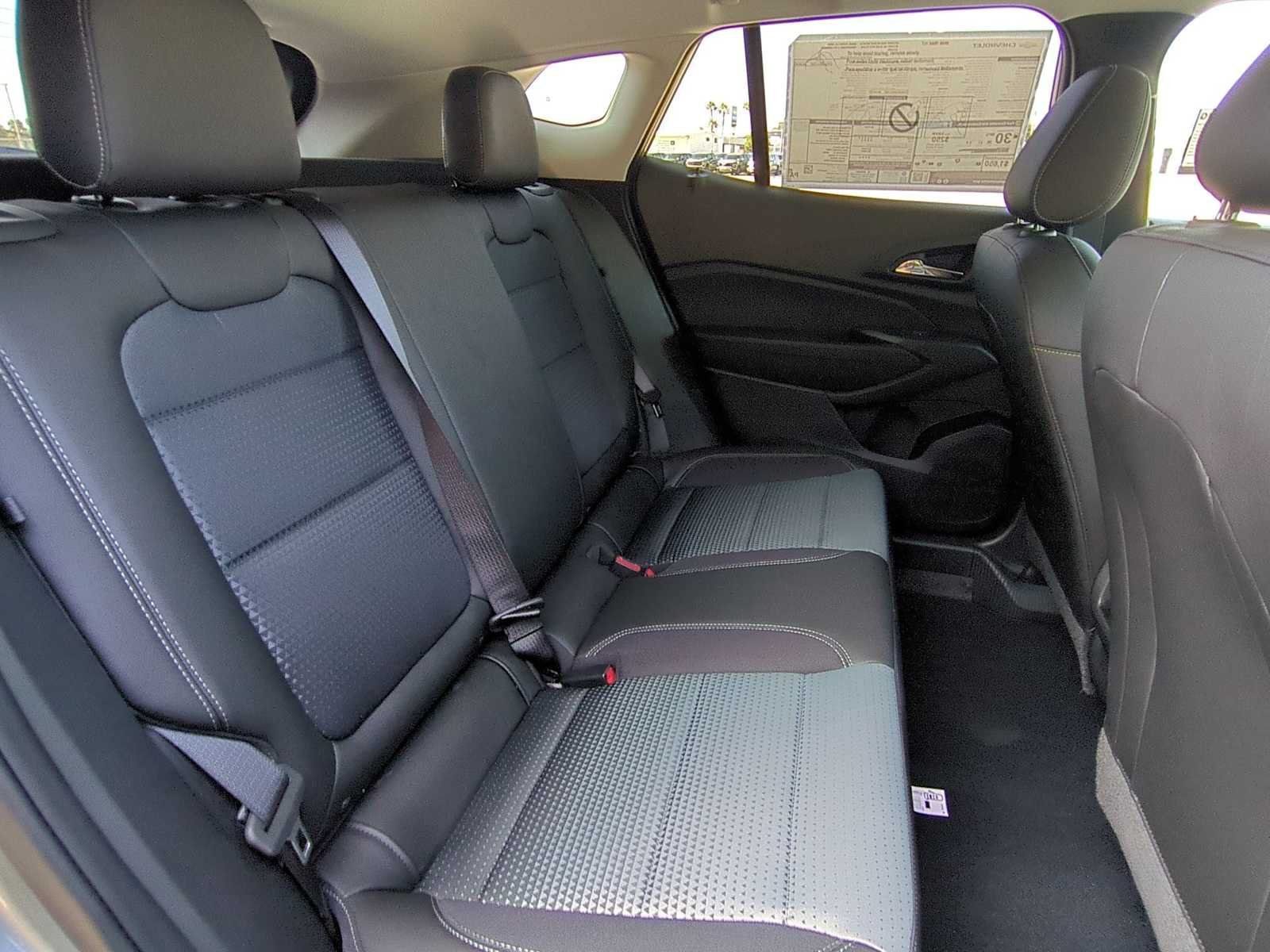 New 2026 Chevrolet Trax LT w/ Midnight Edition FWD image 25