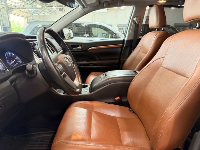 Used 2017 Toyota Highlander AWD V6 image 9