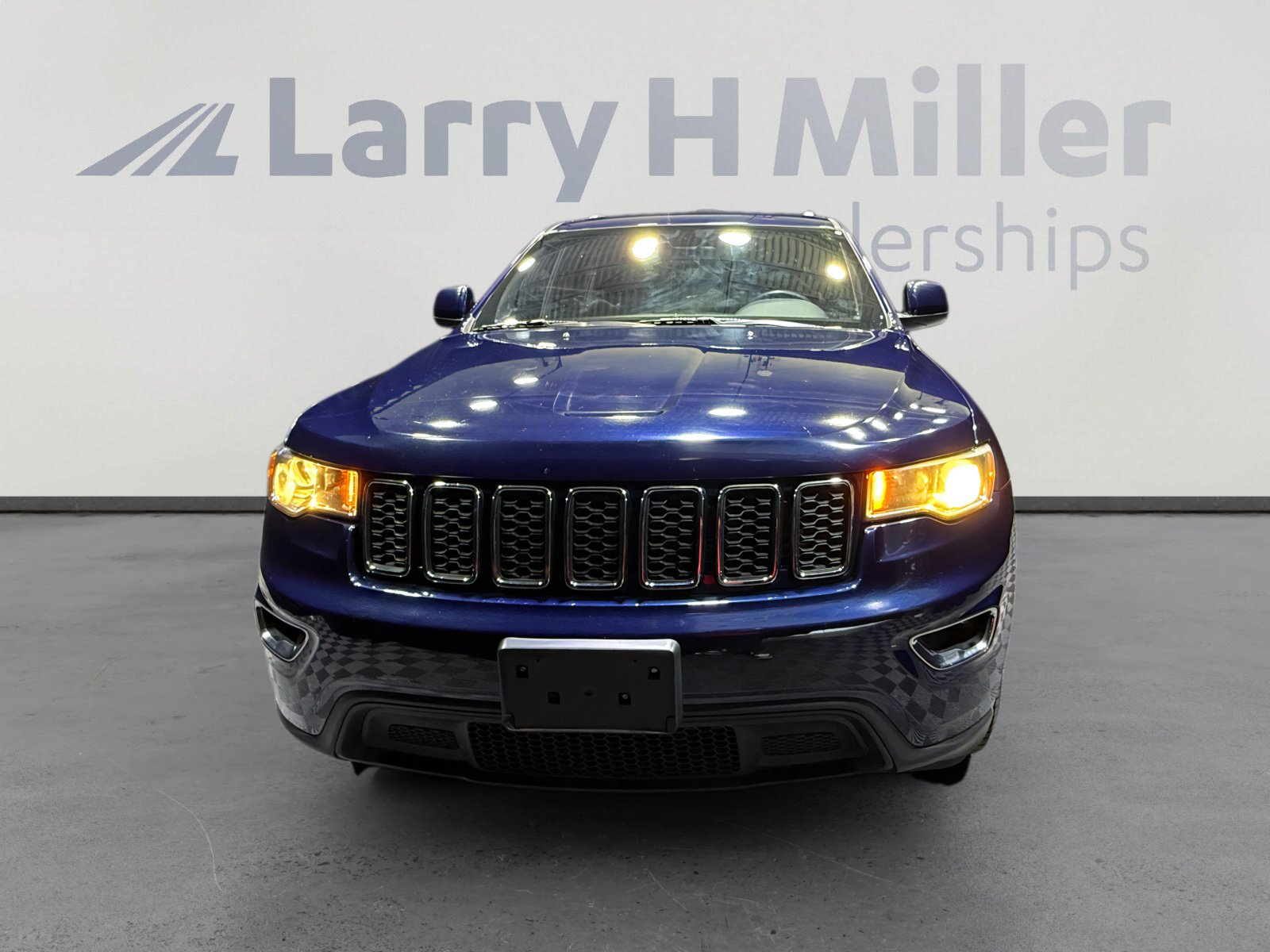 Used 2017 Jeep Grand Cherokee Laredo w/ Quick Order Package 23E AWD/4WD image 8