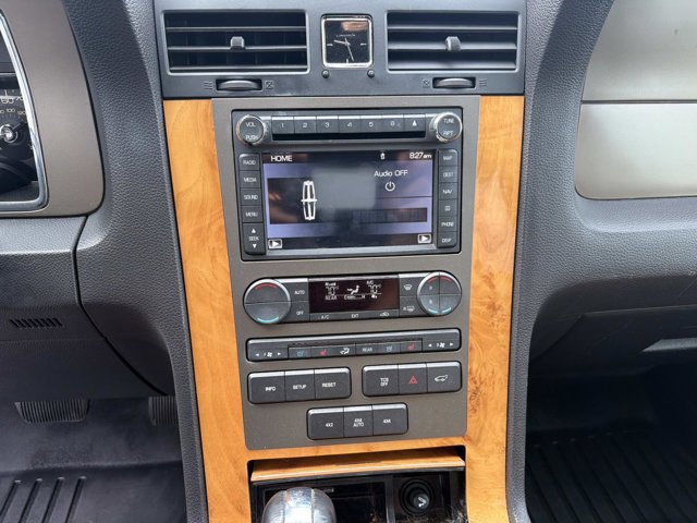 Used 2013 Lincoln Navigator L 4WD image 32