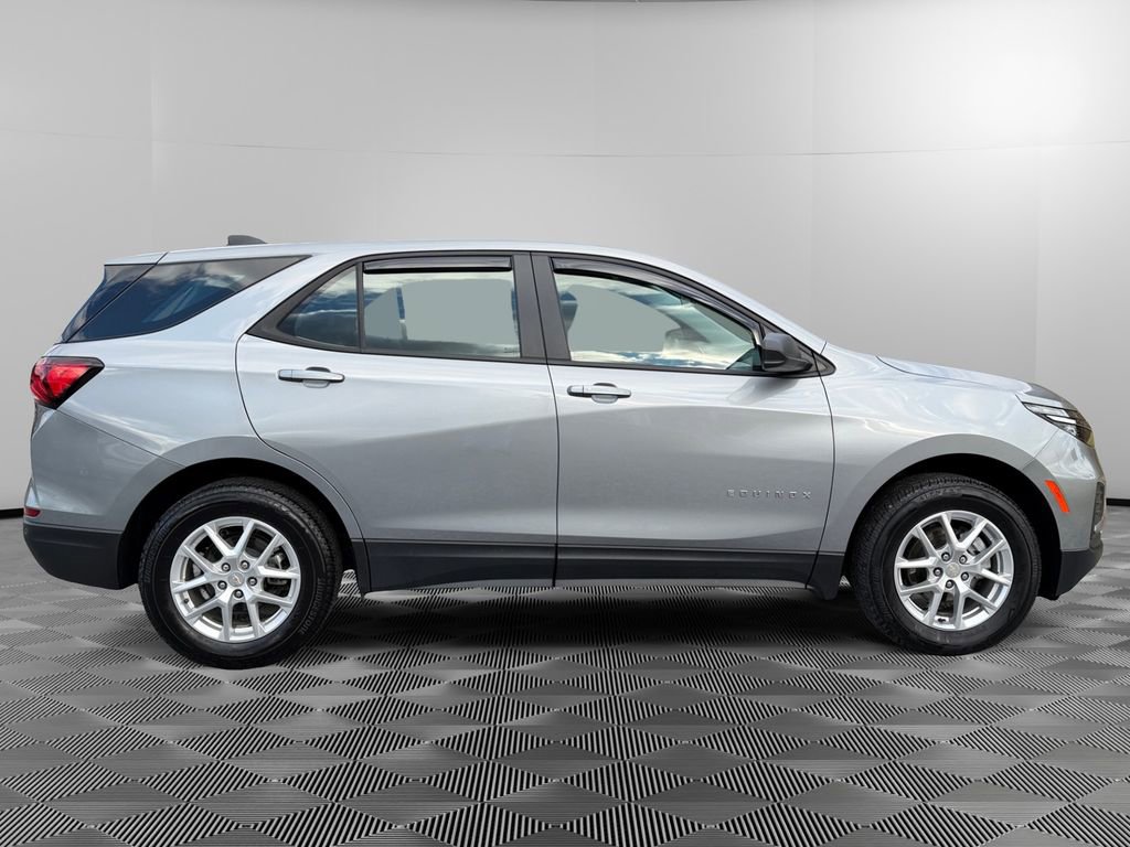 Used 2024 Chevrolet Equinox LS w/ Driver Confidence II Package image 8