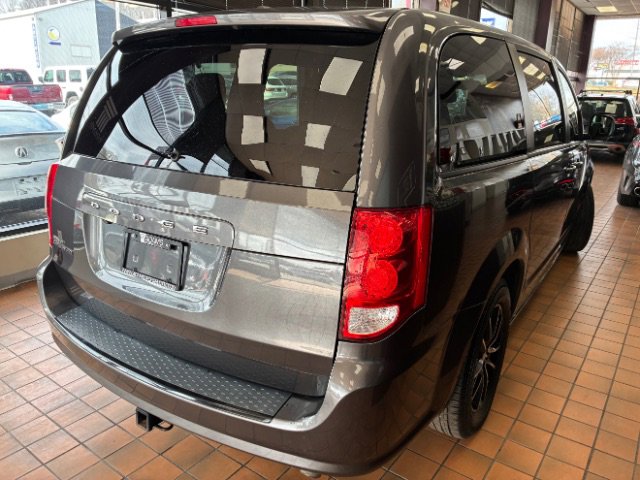 Used 2018 Dodge Grand Caravan SE image 10